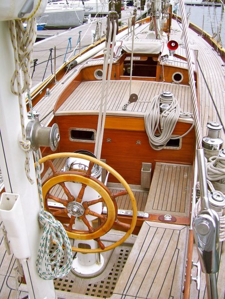 12 kr yacht