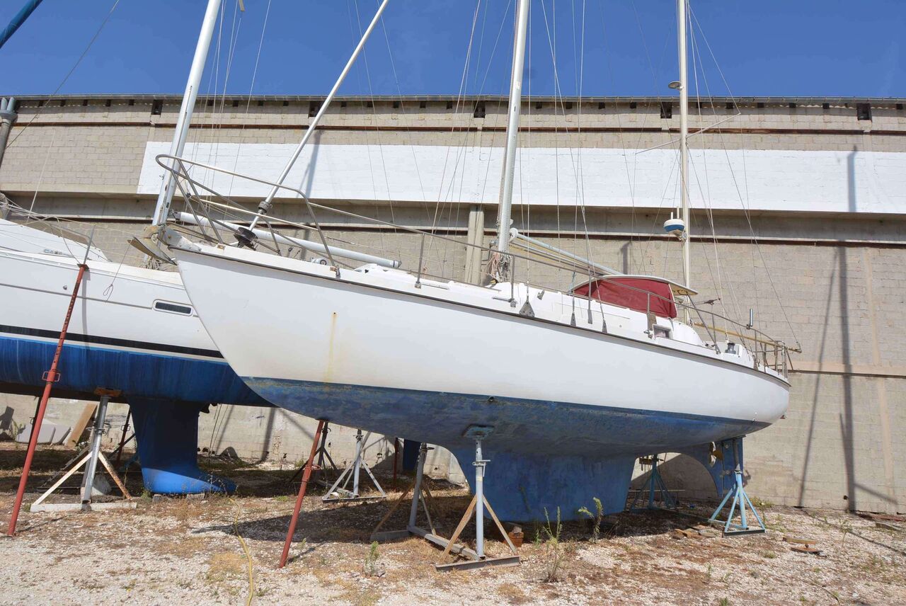 Amel Euros 39 (sailboat) for sale