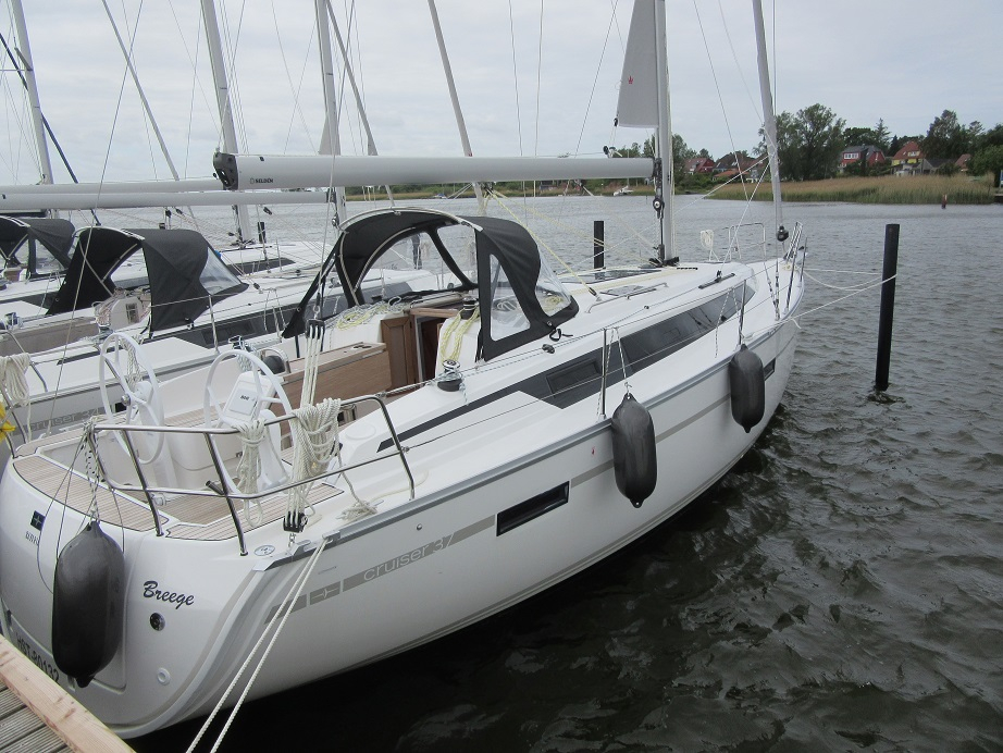Bavaria Cruiser 37 (sailboat) for sale