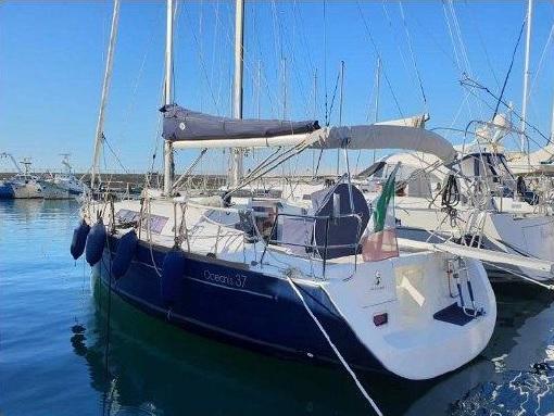Bénéteau Océanis 37 (sailboat) for sale