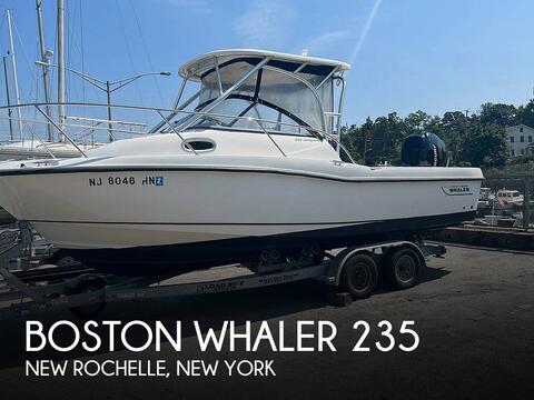 Boston Whaler 235 Conquest