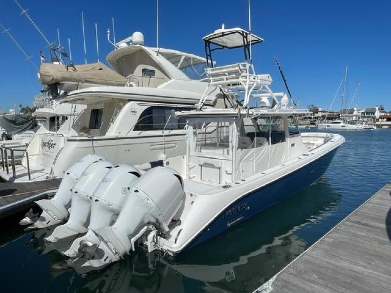 Everglades 435 CC (powerboat) for sale