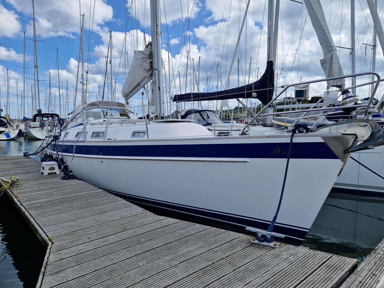 Hallberg-Rassy 342 (sailboat) for sale