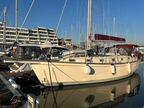 Island Packet 38 (sailboat) for sale