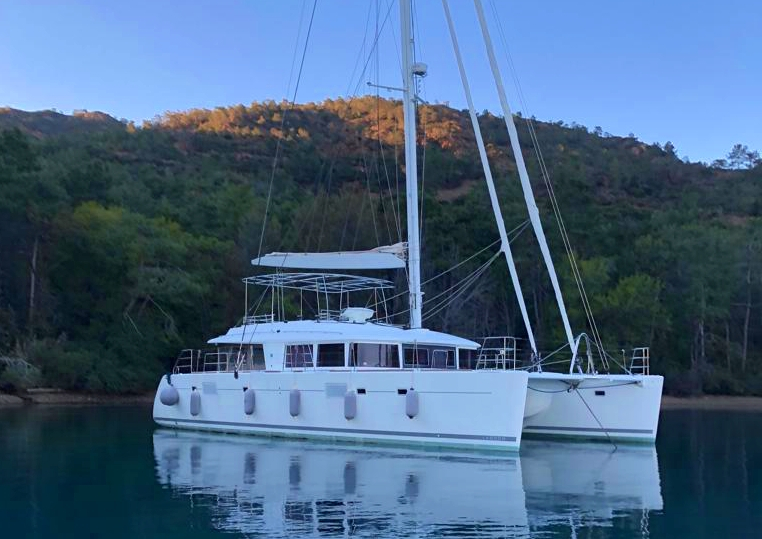 Lagoon 560 Owner's Version (sailboat) for sale