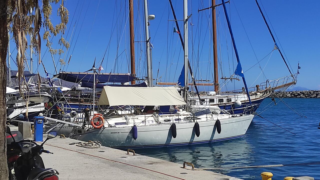 Moody 38 (sailboat) for sale