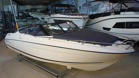Parker 630 Day Cruiser mit 115PS Lagerboot