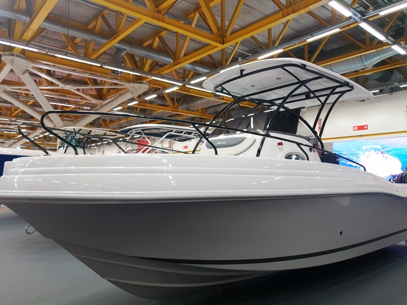 toy rough Beg Ranieri NEXT 220 SH : acheter bateau à moteur d'occasion - achat et vente