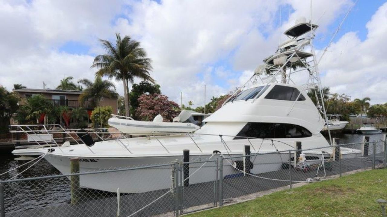 Riviera Enclosed Flybridge (powerboat) for sale