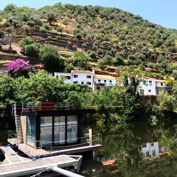 Waterlilly Outdoor - Houseboat